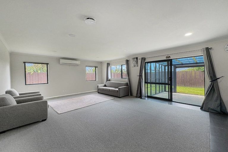 Photo of property in 35 Whitney Place, Rototuna North, Hamilton, 3210