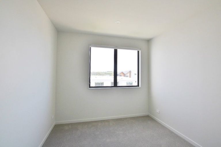 Photo of property in 10 Porowha Road, Westgate, Auckland, 0814