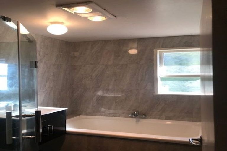 Photo of property in 53 Neal Avenue, Glenfield, Auckland, 0629