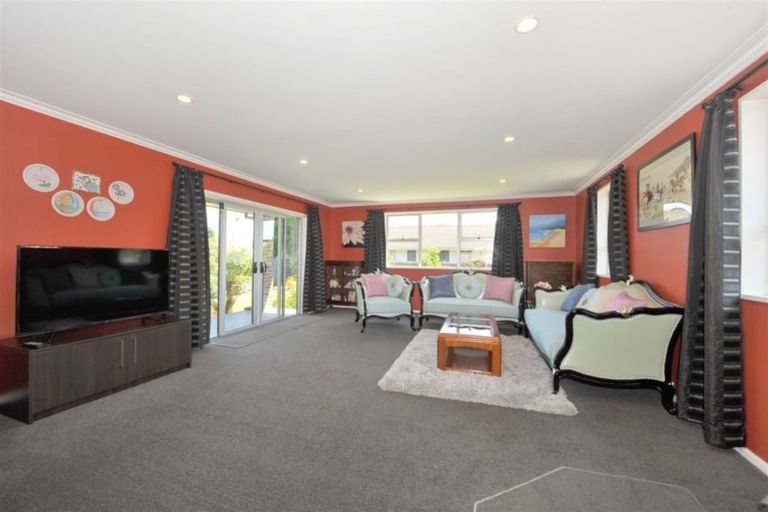 Photo of property in 28a Wyatt Place, Russley, Christchurch, 8042