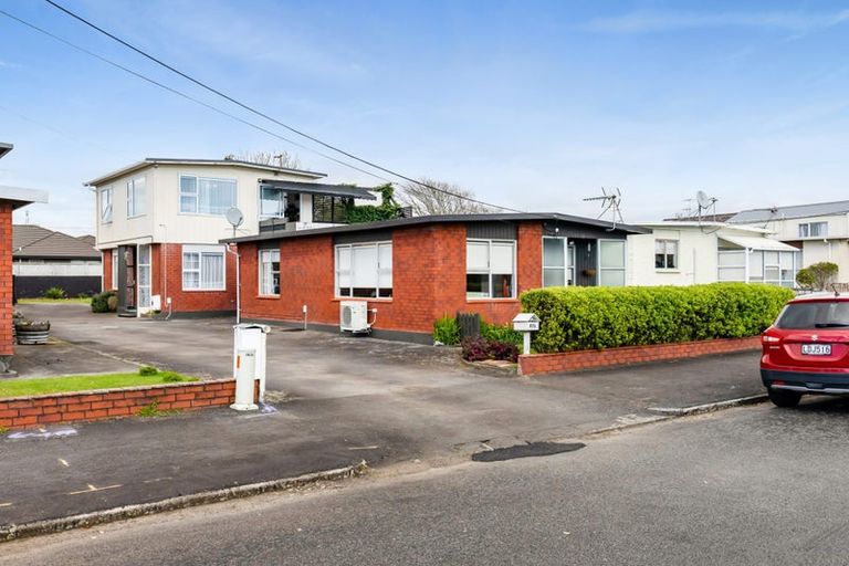 Photo of property in 65 Barrett Street, Westown, New Plymouth, 4310