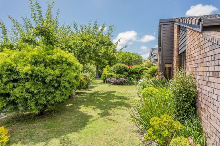 Photo of property in 1 Manu Grove, Waikanae, 5036