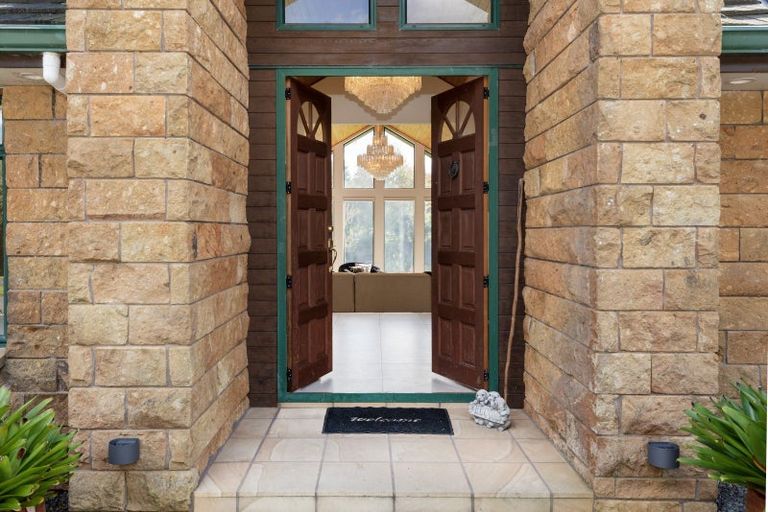 Photo of property in 384 Clifton Road, Whitford, Howick, 2571