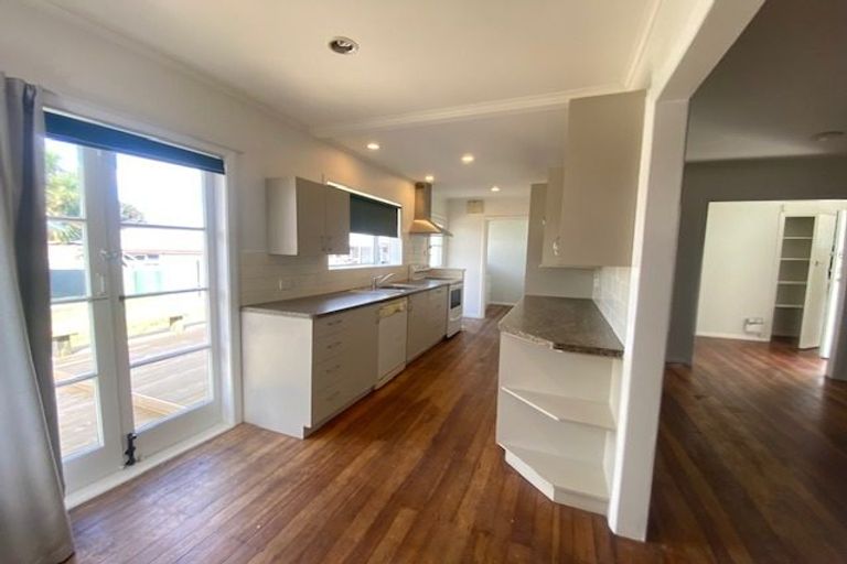 Photo of property in 26 Sutton Crescent, Papakura, 2110