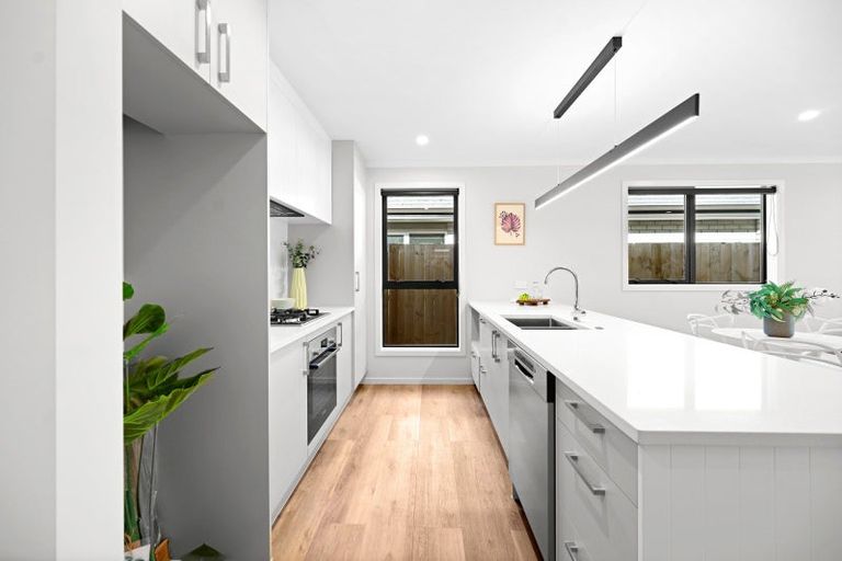 Photo of property in 15 Waruhia Crescent, Rototuna North, 3281