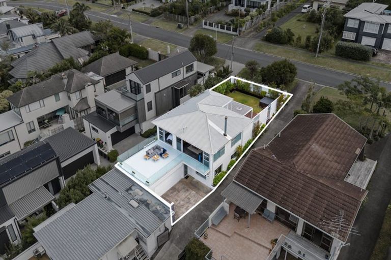 Photo of property in 1/67 Gulf View Road, Murrays Bay, Auckland, 0630