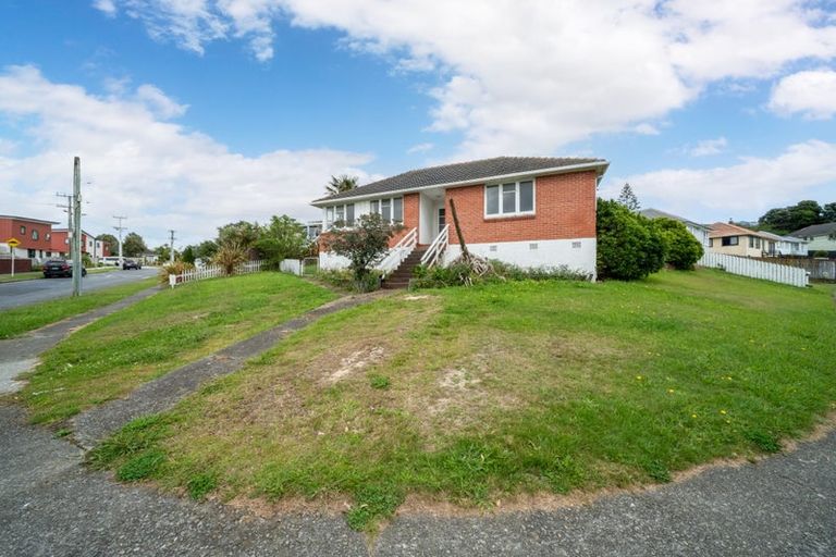 Photo of property in 2 Hukatai Street, Elsdon, Porirua, 5022