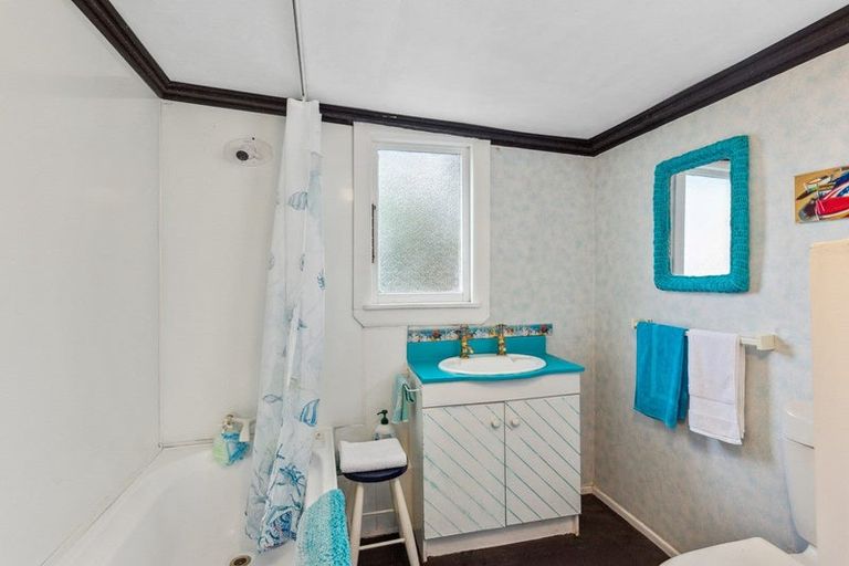 Photo of property in 11 Waimea Road, Waikanae Beach, Waikanae, 5036