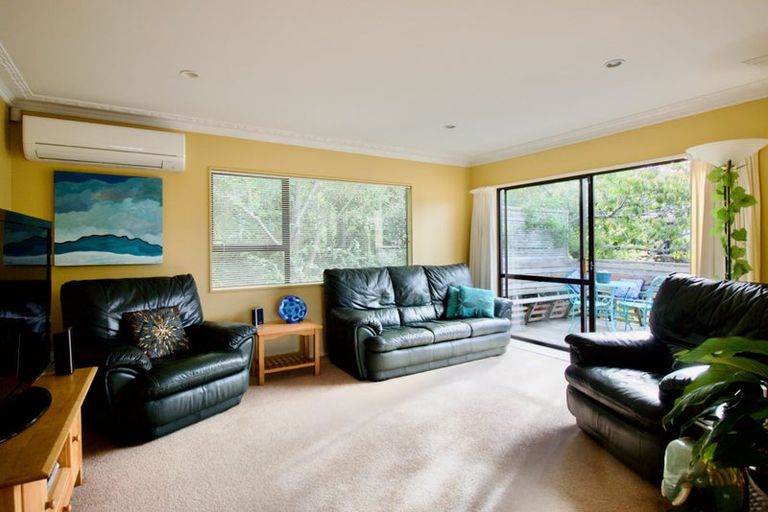 Photo of property in 2/48 Becroft Drive, Forrest Hill, Auckland, 0620