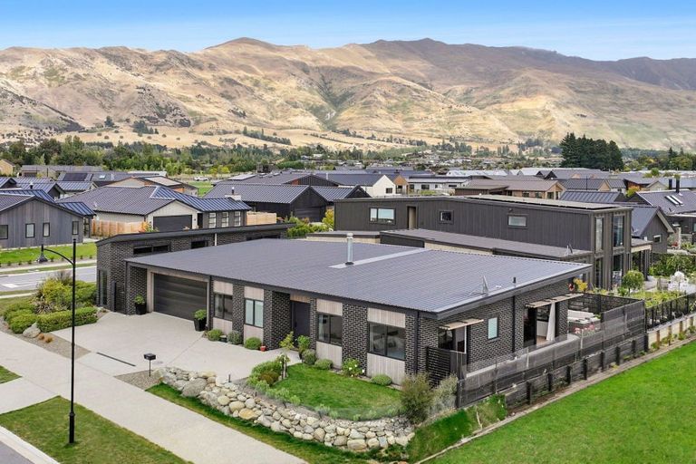 Photo of property in 35 Campbell Road, Wanaka, 9305