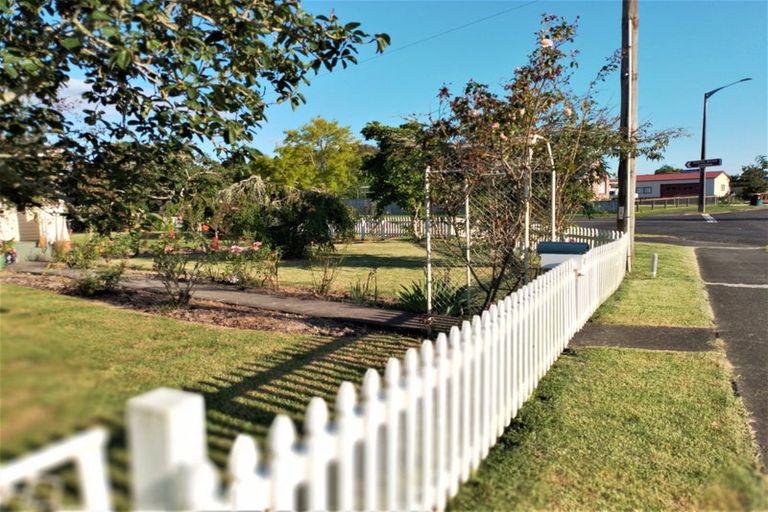 Photo of property in 11 Darlington Street, Ngatea, 3503