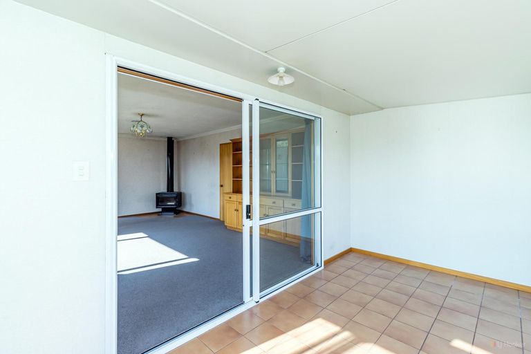 Photo of property in 19 Timaru Road, Waimate, 7924