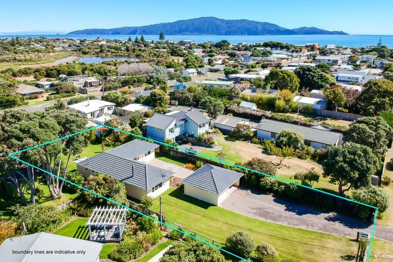 Photo of property in 22 Hohiria Street, Waikanae Beach, Waikanae, 5036