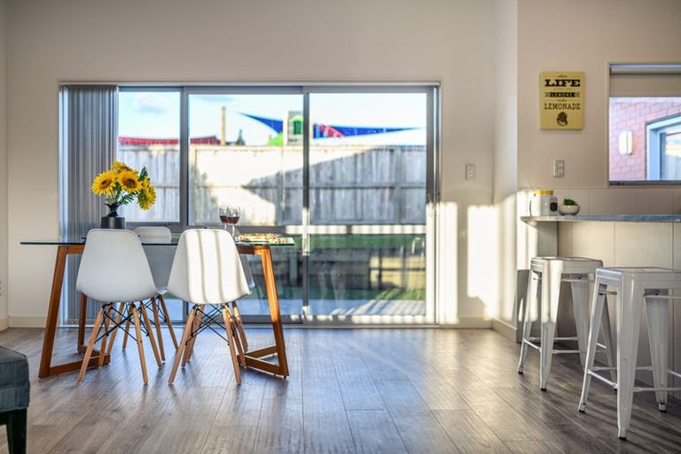 Photo of property in 13a Kingdale Road, Henderson, Auckland, 0610