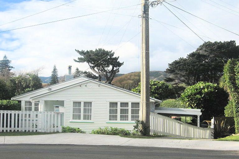 Photo of property in 12 Horomona Road, Paekakariki, 5034