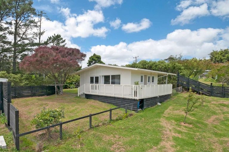 Photo of property in 57 Candia Road, Henderson Valley, Auckland, 0614