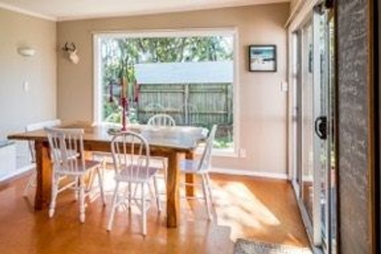Photo of property in 5 Jillett Street, Titahi Bay, Porirua, 5022