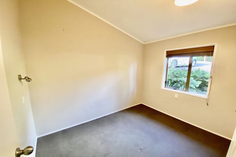 Photo of property in 11 Glenbush Place, Birkenhead, Auckland, 0626