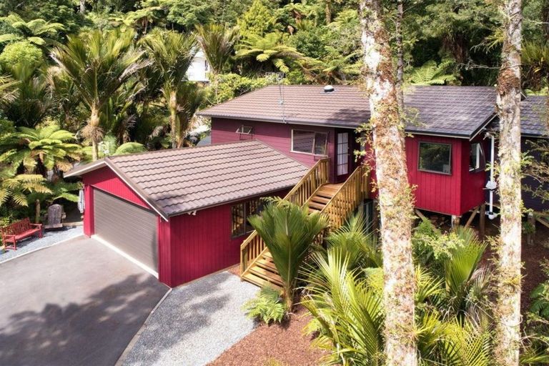 Photo of property in 408 Scenic Drive, Waiatarua, Auckland, 0612