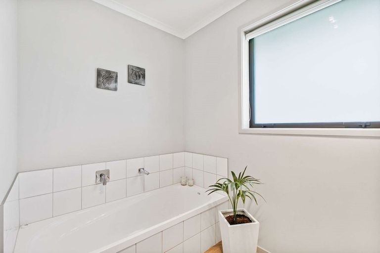 Photo of property in 24 Harding Drive, Papamoa Beach, Papamoa, 3118