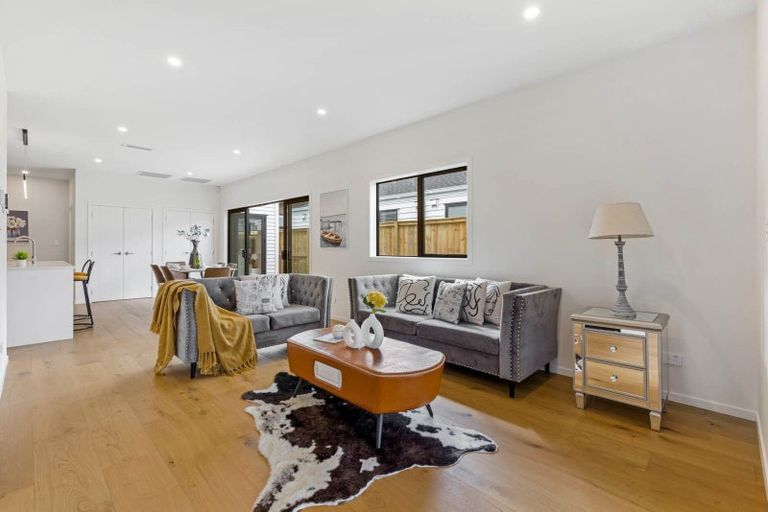 Photo of property in 19 Cara Avenue, Kumeu, 0810