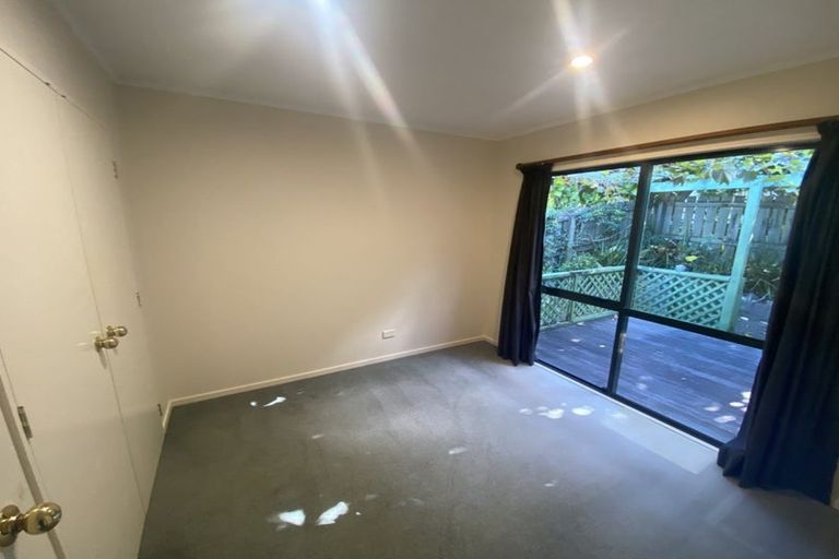 Photo of property in 2/8 Mossop Rise, Glenfield, Auckland, 0629