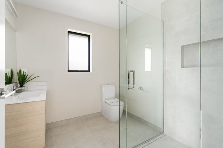 Photo of property in 39 Hammick Crescent, Pyes Pa, 3112