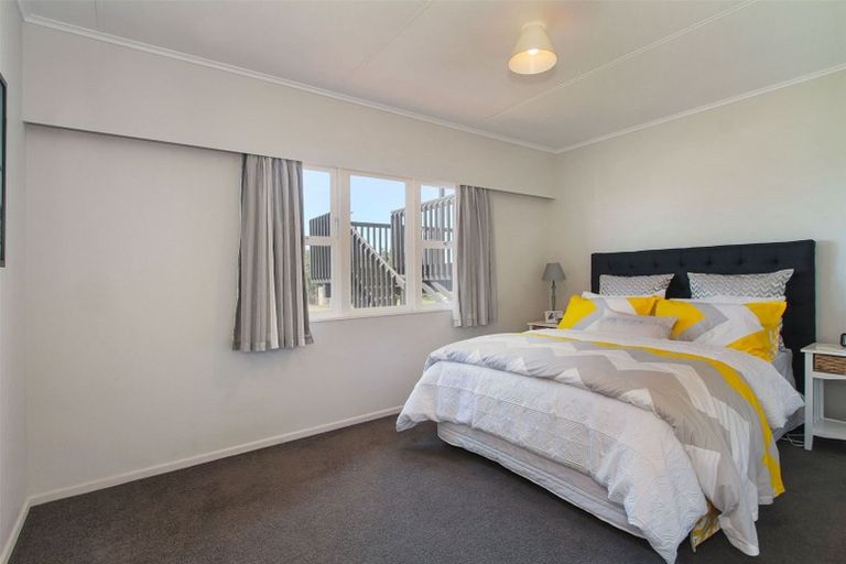 Photo of property in 11 Crispe Road, Clarks Beach, 2122