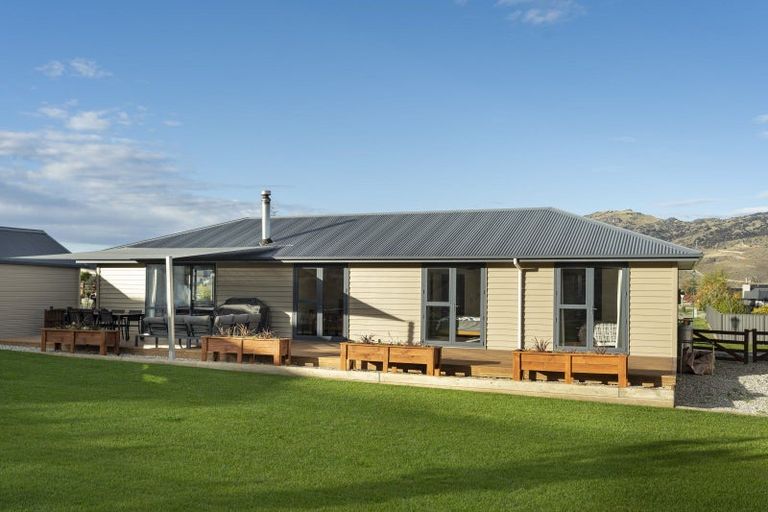 Photo of property in 21 Missy Crescent, Mount Pisa, Cromwell, 9383