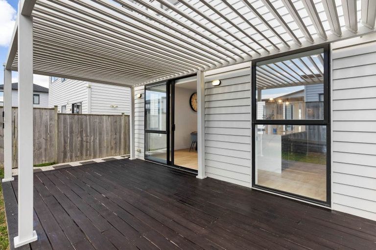 Photo of property in 8 Fjord Way, Karaka, Papakura, 2113