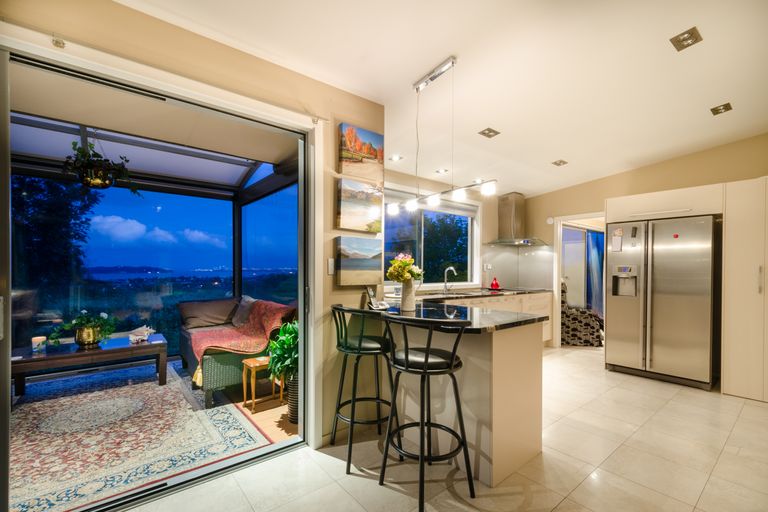 Photo of property in 5a Bernleigh Terrace, West Harbour, Auckland, 0618