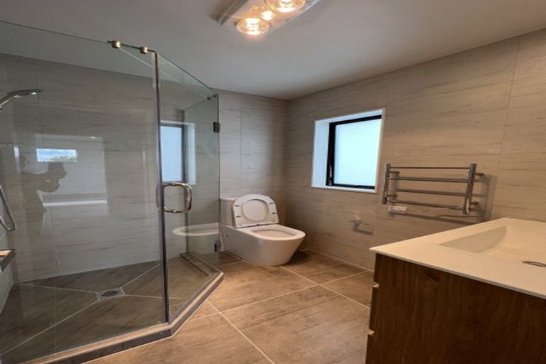 Photo of property in 7a Tupaki Place, Pakuranga Heights, Auckland, 2010