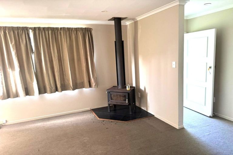 Photo of property in 76 Fitzwater Place, Henderson, Auckland, 0612