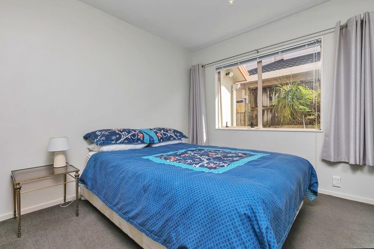 Photo of property in 3 Bridgehead Cove, West Harbour, Auckland, 0618