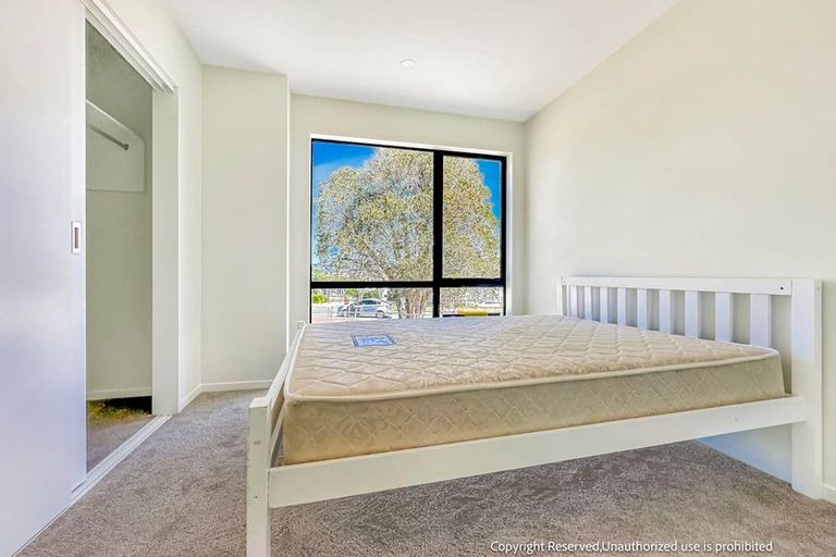 Photo of property in 1/267 Great North Road, Henderson, Auckland, 0612