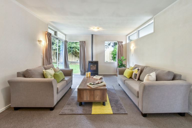 Photo of property in 1 Arthur Place, Opaheke, Papakura, 2113