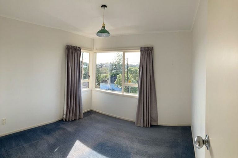 Photo of property in 1/23 Weldene Avenue, Glenfield, Auckland, 0629