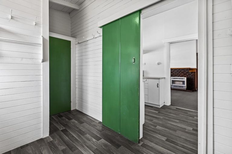 Photo of property in 25 Paynters Avenue, Strandon, New Plymouth, 4312