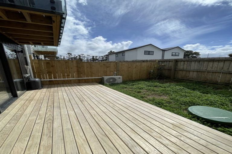Photo of property in 5/107 Hobsonville Road, West Harbour, Auckland, 0618