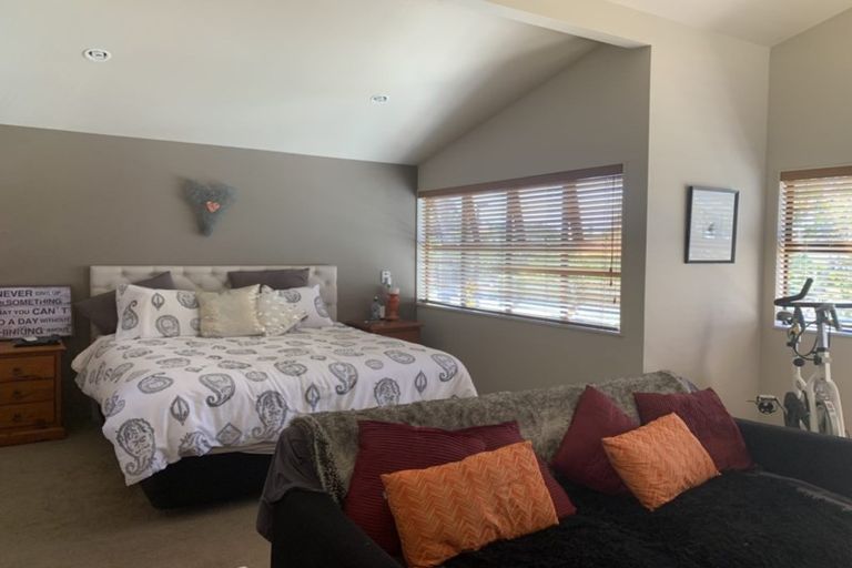 Photo of property in 2c Braemar Road, Castor Bay, Auckland, 0620