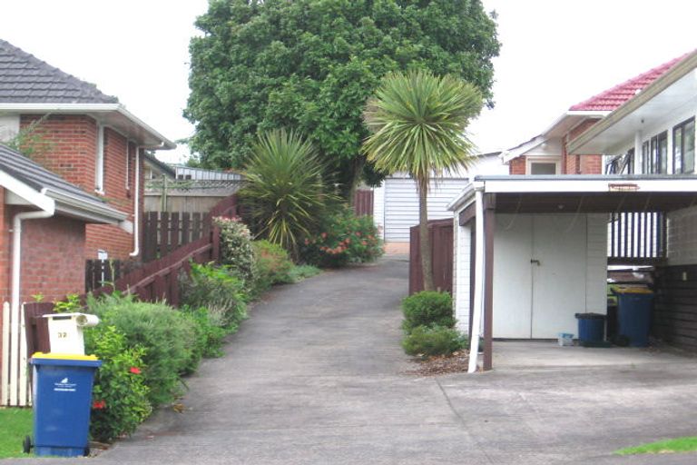 Photo of property in 32 Buscomb Avenue, Henderson, Auckland, 0610