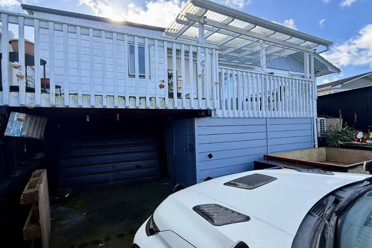Photo of property in 38 Larissa Avenue, Henderson, Auckland, 0610