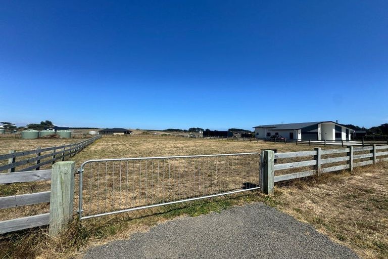 Photo of property in 10 Roma Way, Waitarere, 5510