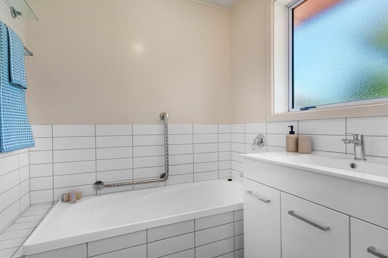 Photo of property in 52 West-watson Avenue, Hillmorton, Christchurch, 8025