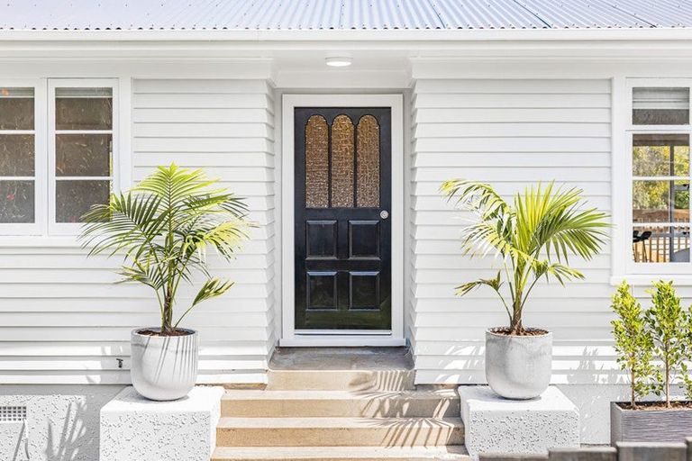 Photo of property in 14 Belmont Terrace, Milford, Auckland, 0620