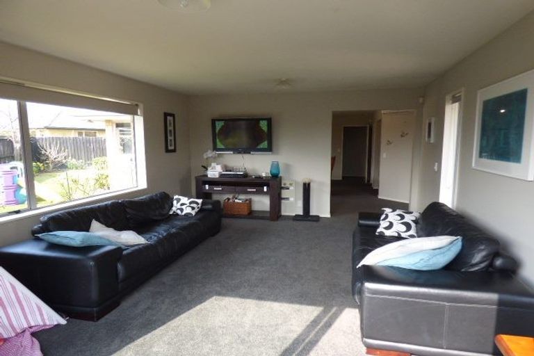 Photo of property in 31 Coolspring Way, Redwood, Christchurch, 8051