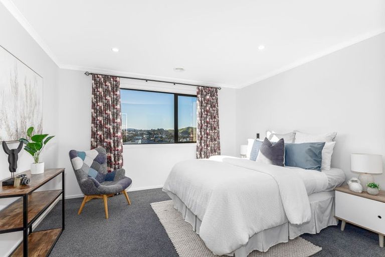 Photo of property in 2 Opaoa Way, Aotea, Porirua, 5024