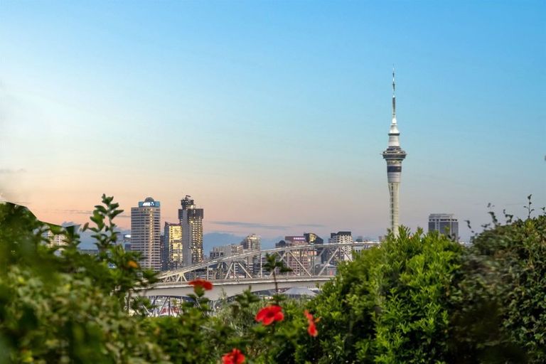 Photo of property in 25 Maritime Terrace, Birkenhead, Auckland, 0626