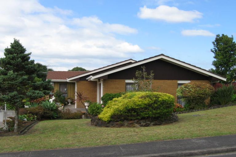 Photo of property in 4 Darlington Place, Glendene, Auckland, 0602