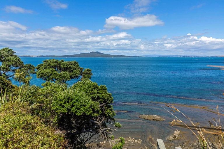 Photo of property in 49 Beach Road, Castor Bay, Auckland, 0620